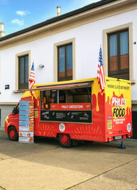 Food truck attrezzato per noleggio e catering eventi – mezzo 2